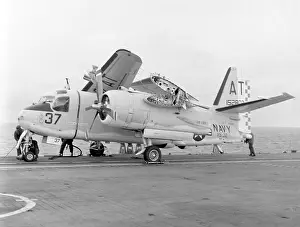 Tracker: Grumman S-2E Tracker 152802