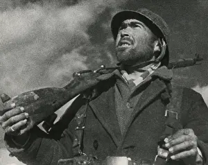 Lcgr1405: On the Guadalajara front, a soldier looks out