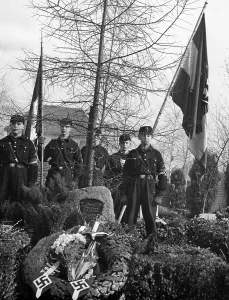 Axmann: Guard of honor for the murdered Hitlerjunge