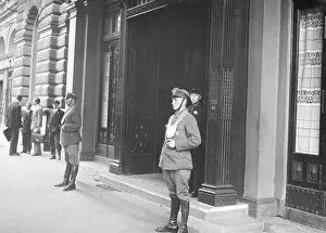 Stahl: Guard of the Stahlhelm in front of the Berlin