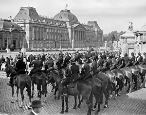 Astrid: Guards in front of the Royal Palace in Brussels, 1935
