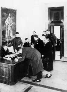 Enables: Guards of the SS Bodyguard Regiment Adolf Hitler with visi
