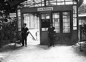 Prevent: Guards at a station in Berlin, 1914