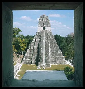 Mayas: GUATEMALA/TIKAL/PYRAMID