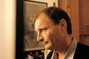 Brus: Guenther Brus in his atelier