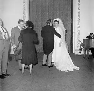 Yateman: Guests dancing at the Yateman Biggs Wedding