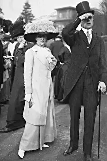 Auteuil: Guests at the racetrack in Auteuil, 1909