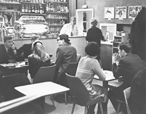 Espresso: Guests in a Viennese espresso
