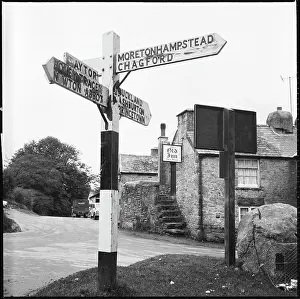 Deste: The guide post at the south west corner of The