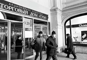 Entrances: GUM, 1992