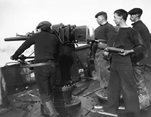 Trawler: Gun crew drilling on British trawler HM Principal, WW1