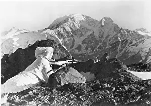 Elbrus: Gunner with MG-34 in position on Mount Elbrus, WW2