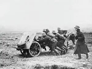 Manhandling: Gunners transporting weapon WWI