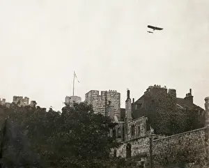 Rawhide Collection: Gustav Hamel arriving at Windsor with the airmail