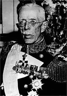 Festooned: GUSTAV V IN UNIFORM