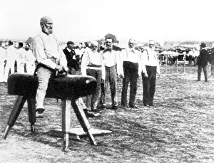 Seniors: Gymnastics exercises at the olympic games in London, 1908