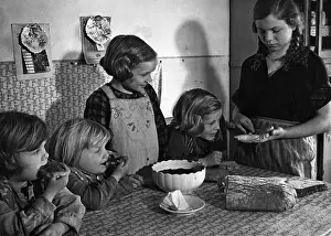 Spreads: A habitation with many children in Malchow