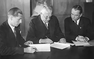 Zygmunt: Hadamovsky, Chamiec and Boeckmann signing the German-Pol