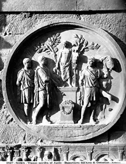 Tondo: Hadrian Tondo with a sacrifice