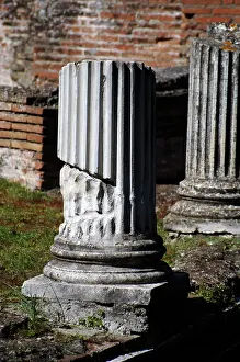 Tibur: Hadrian's Villa. Column of Maritime Theatre. 2nd century. It