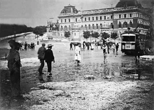 Studded: Hail storm in Madrid, 1904