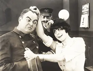 1910s 1940s: Hair pulling