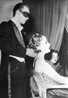 Permanent: Hairdressing in Paris, 1939