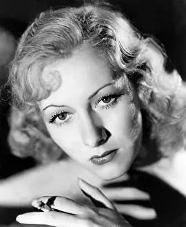 Coiffure: Hairstyle, 1930s