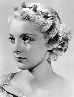 Coiffure: Hairstyle, 1930s