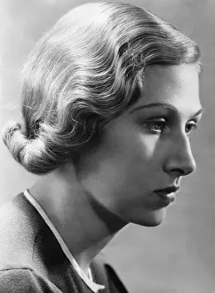 Coiffure: Hairstyle, 1930s