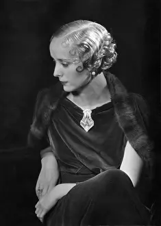Curls: Hairstyle, 1934