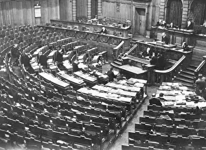 Oclock: The half empty Reichstag, 1930