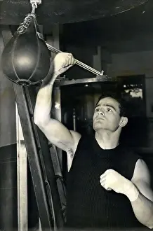 Halimi: Halimi training for boxing match against Brogan, Paris