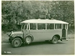 Enchantress: Hall Lewis Enchantress bus