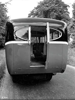 0000: Hall-Lewis station bus, rear view