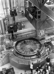 Meters: Hall of Machine Tools at the exhibition Schaffendes Volk