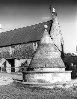 Hallaton: HALLATON MARKET CROSS
