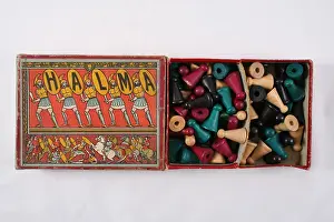 Pegs: Halma packaging and boxed pegs, roman style