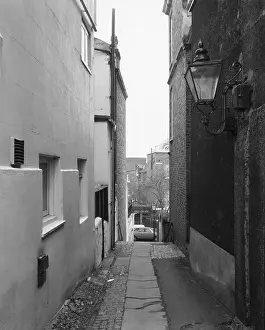 Paul Barkshire: HAMPSTEAD ALLEYWAY