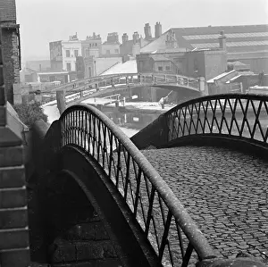 Towpath: Hampstead Road Canal Lock Footbridge