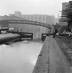 Midground: Hampstead Road Canal Lock Footbridge
