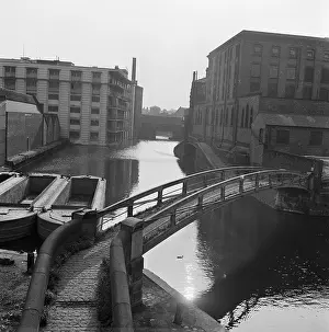 Towpath: Hampstead Road Canal Lock Footbridge