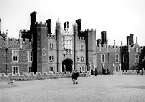 Hampton: Hampton Court Palace