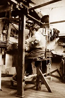 Handloom: Hand loom weaver