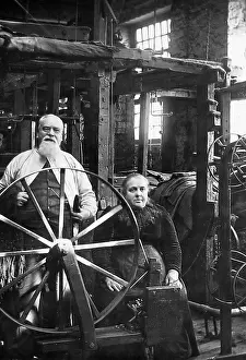 Spinners: Hand loom weaver / spinner early 1900s