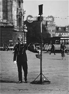 Signaller: HAND-OPERATED STOP SIGN
