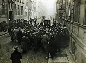 Handing: Handing over of guard service certificates, 1918