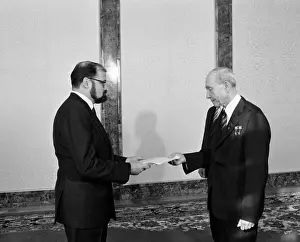 Credence: Handing of letters of credence