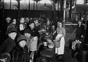 Needy: Handing out soup in Berlin, 1923