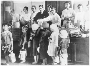 Dinners: HANDOUTS IN PETROGRAD
